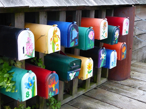 How to Choose the Perfect Mailbox Color for Your Home Exterior